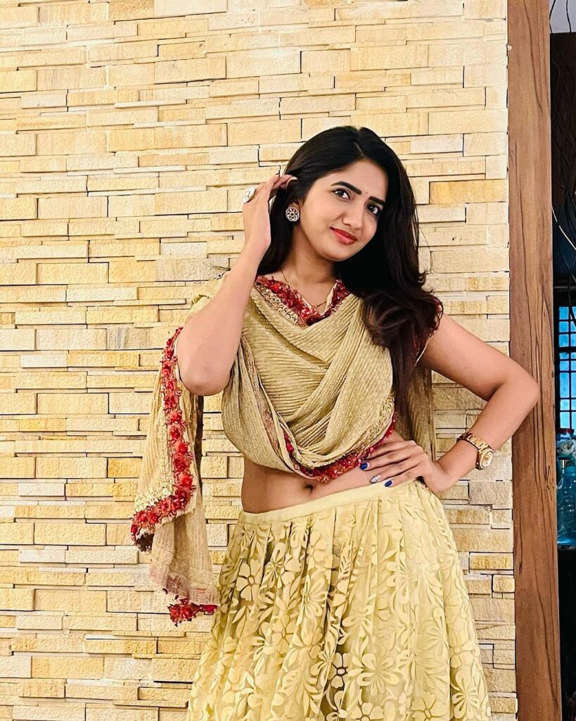 Actress SriyaahCha Latest Spicy Navel Images