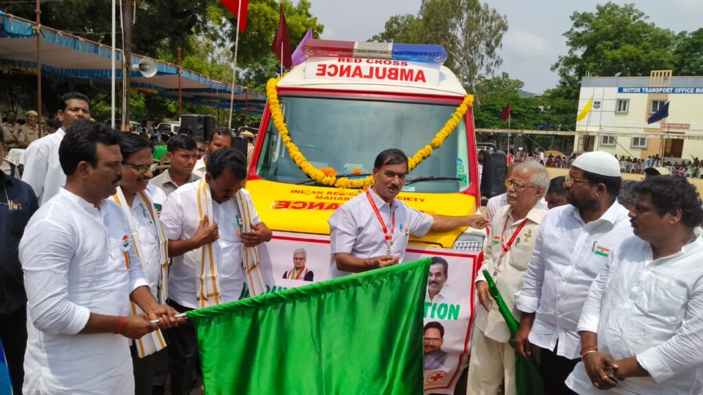 Flag hoisting ceremony held at SP office in Mahabubnagar district 6