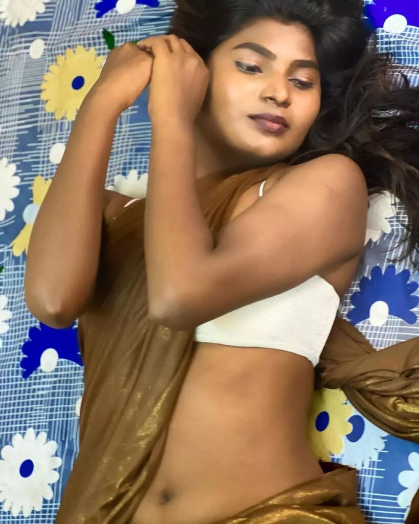 Indian Teen Girls Deep Hot Tempting Navel Images