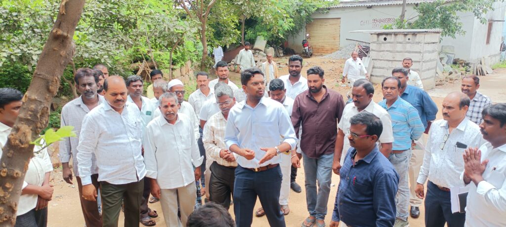 collector inspects govt school in kothakota 2