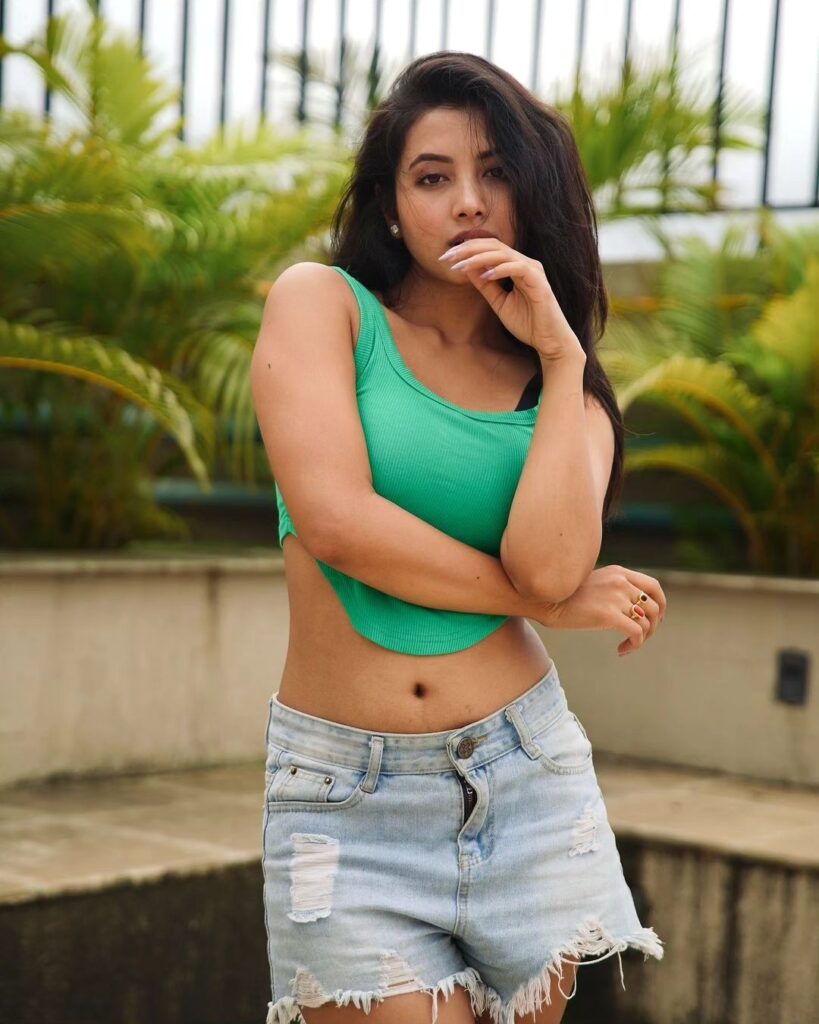 indian teen girl Surabhi Das Hot navel hd images