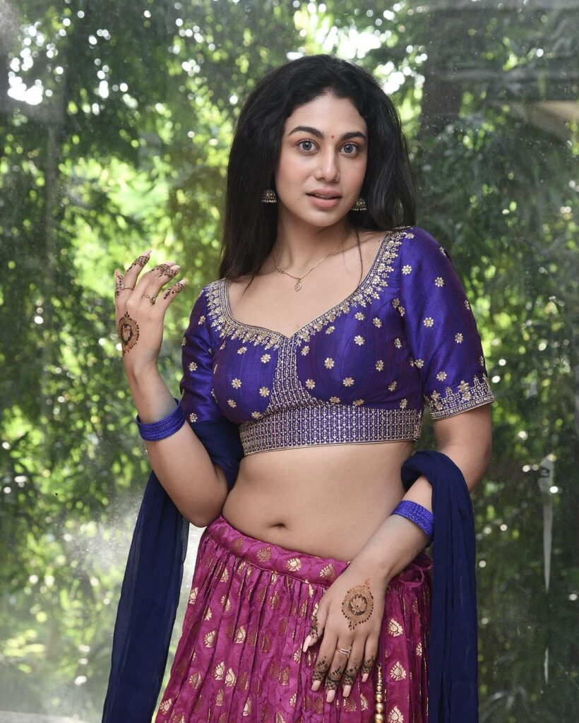 indian teen girl soumya mahapatra hot tempting navel hd images