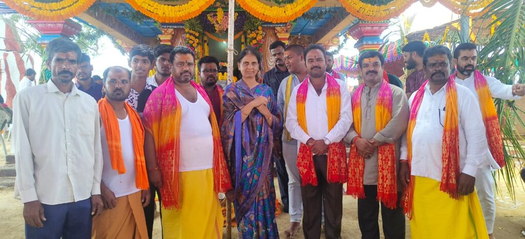 mla sabitha indra reddy nd thanda temple 2