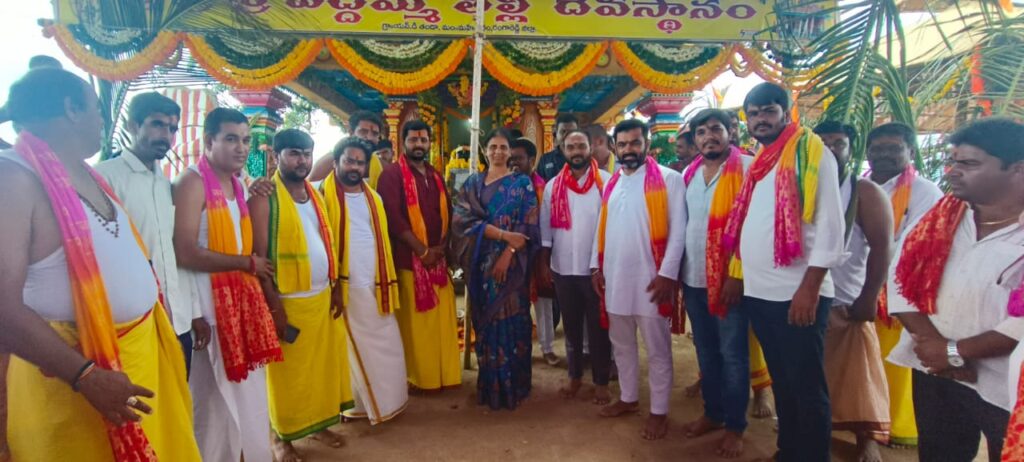 mla sabitha indra reddy nd thanda temple 3