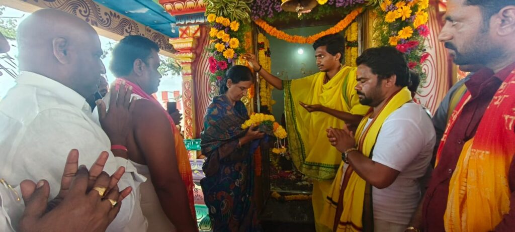 mla sabitha indra reddy nd thanda temple 5