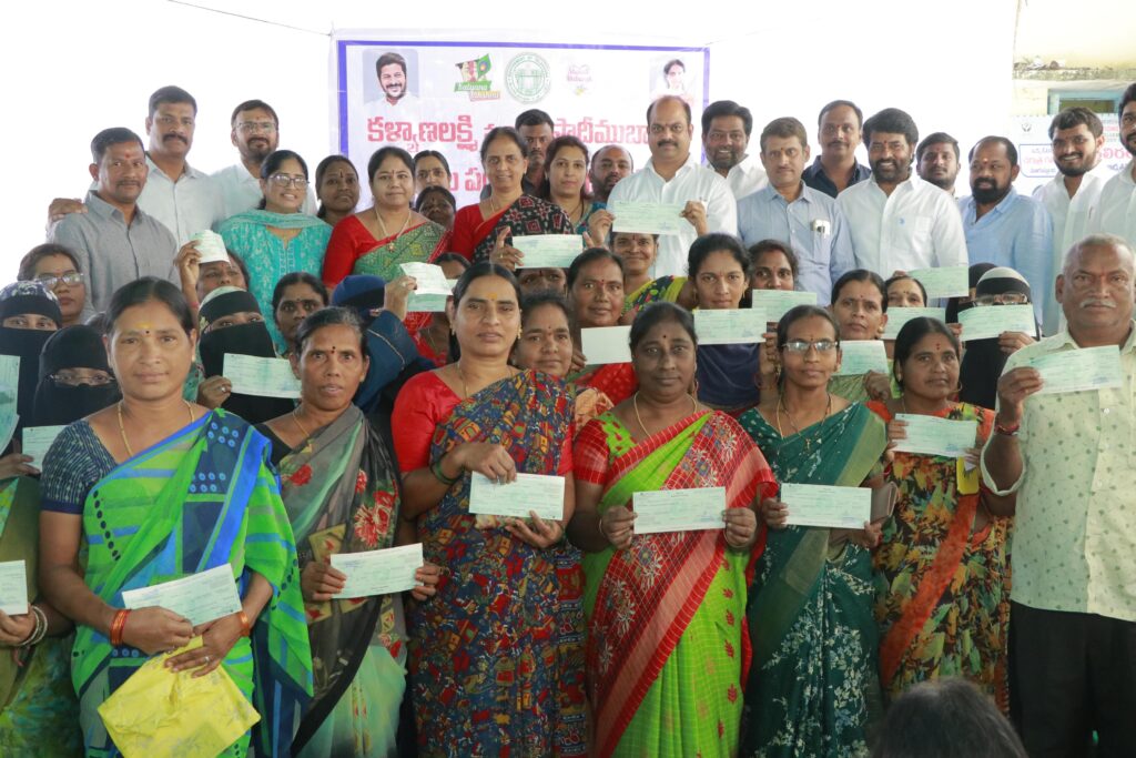 mla sabitha indra reddy distributes kalyana laxmi cheques 1