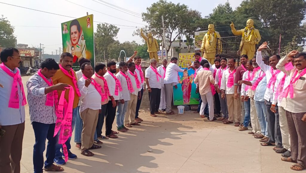 maheswaram brs leaders performed milk shower to telangana thalli 1