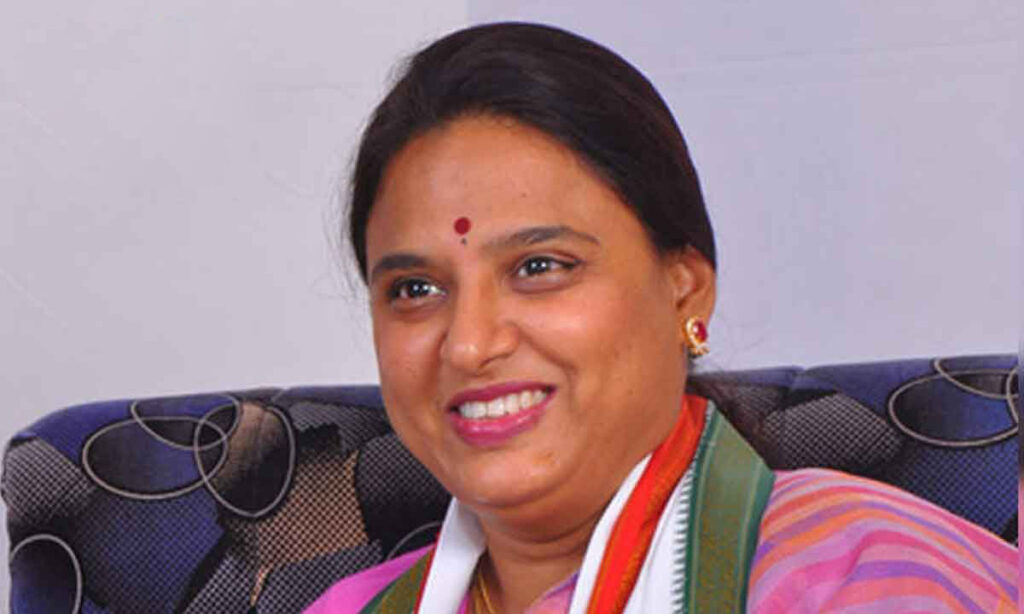 కొత్త ఏడాది.. రాజగోపాల్ రెడ్డికి మంత్రి పదవి ఖాయమేనా? 2 nalamada padmavathi reddy