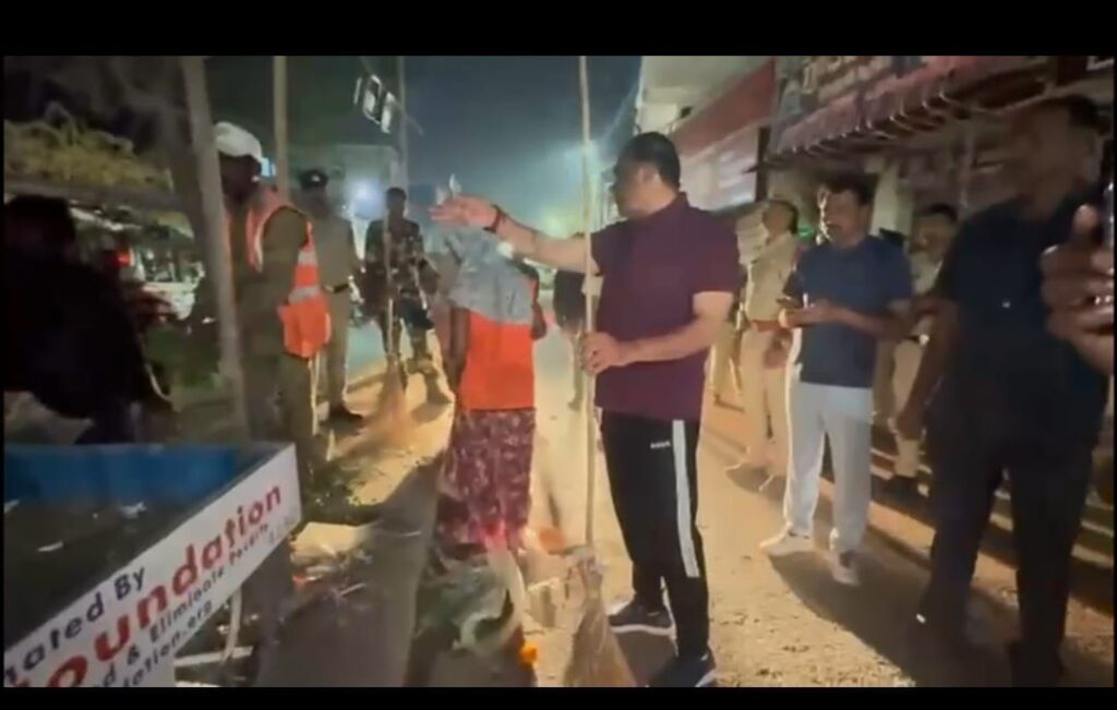 Minister Komatireddy venkat reddy early hour operation in prakasham bazar nalgonda 6