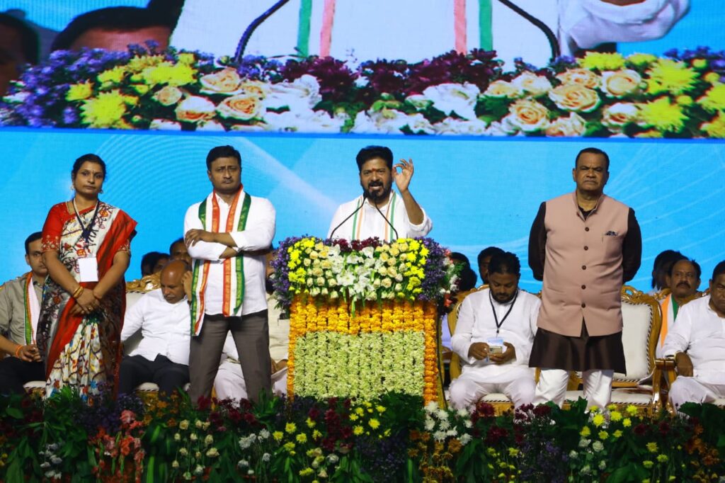 Komatireddy Venkat Reddy Close To CM Revanth Reddy